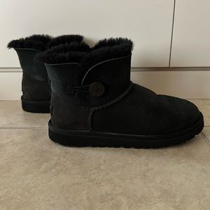 Ugg Bailey mini 1-button boots black Big Girls size 5